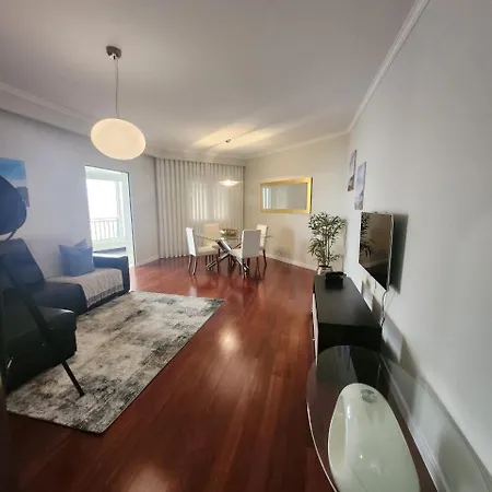 Blue Diamond-seaview & Free Park Apartment