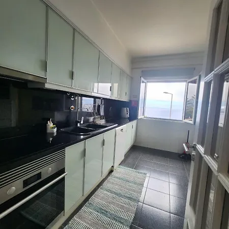 Blue Diamond-seaview & Free Park Apartment