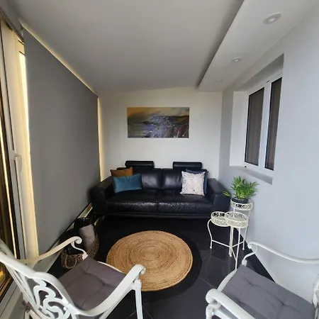 Blue Diamond-seaview & Free Park Apartment Funchal (Madeira)