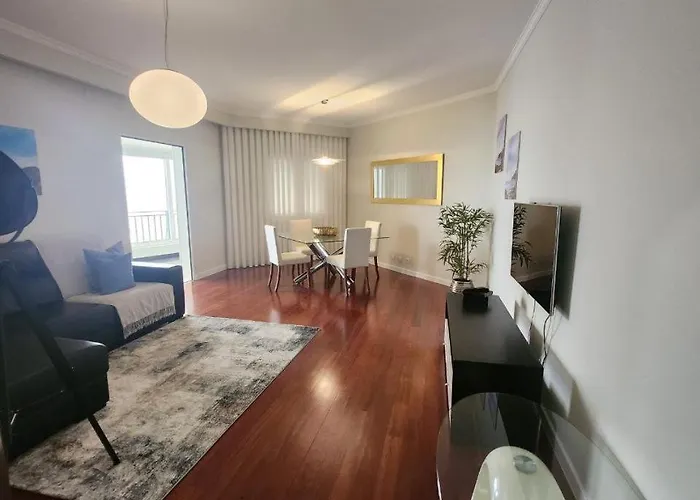 Blue Diamond-seaview & Free Park Apartment