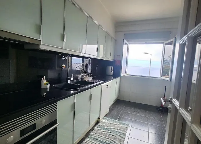 Blue Diamond-seaview & Free Park Apartment