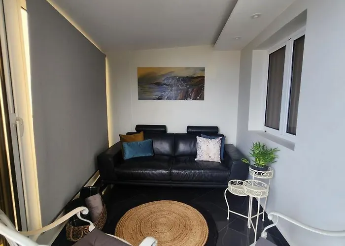 Blue Diamond-seaview & Free Park Apartment Funchal (Madeira)