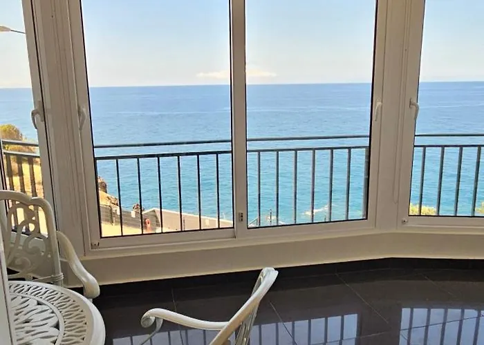 Blue Diamond-seaview & Free Park * Funchal (Madeira)